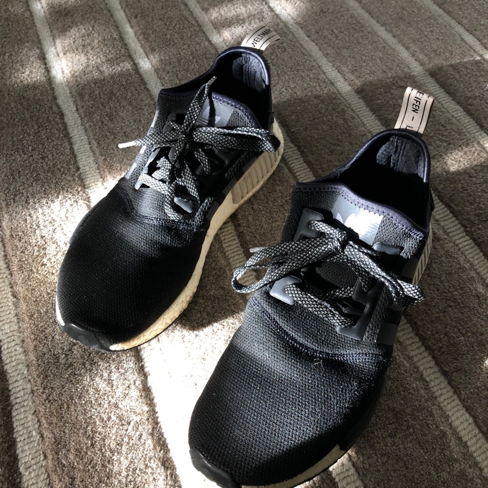 ADIDAS NMD R1 BLACK TAN